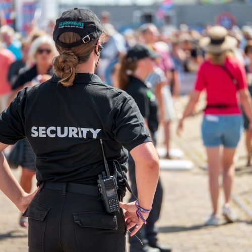 femaleSecurityGuard-1